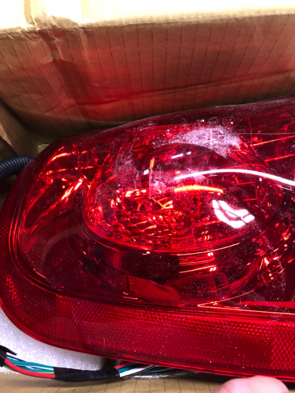 Photo 5 of For 2000-2006 Toyota Tundra Rear Tail Light Passenger Side TO2801153 DOUBLE Cab; Std Bed; Clear/Red Lens | 81550-0C040