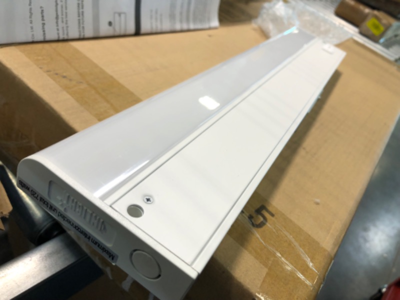 Photo 2 of GETINLIGHT Dimmable Hardwired Only Under Cabinet LED Lights, 18-inch, Soft White(3000K), Matte White Finished, ETL Listed, IN-0201-12-WH Soft White 18-inch ---- unable to test --- no cord no batteries -- 