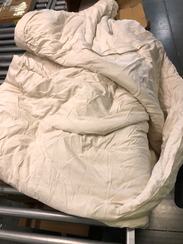 Photo 4 of Bedsure California king 3 piece 1 comforter (104"x96")(264x244cm) 2 pillow shams (20"x36")(51x91cm)