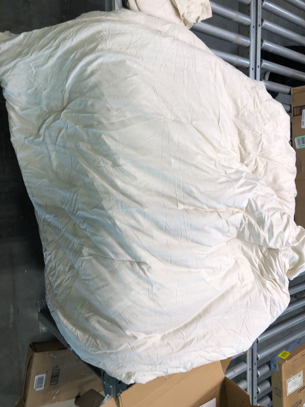 Photo 3 of Bedsure California king 3 piece 1 comforter (104"x96")(264x244cm) 2 pillow shams (20"x36")(51x91cm)