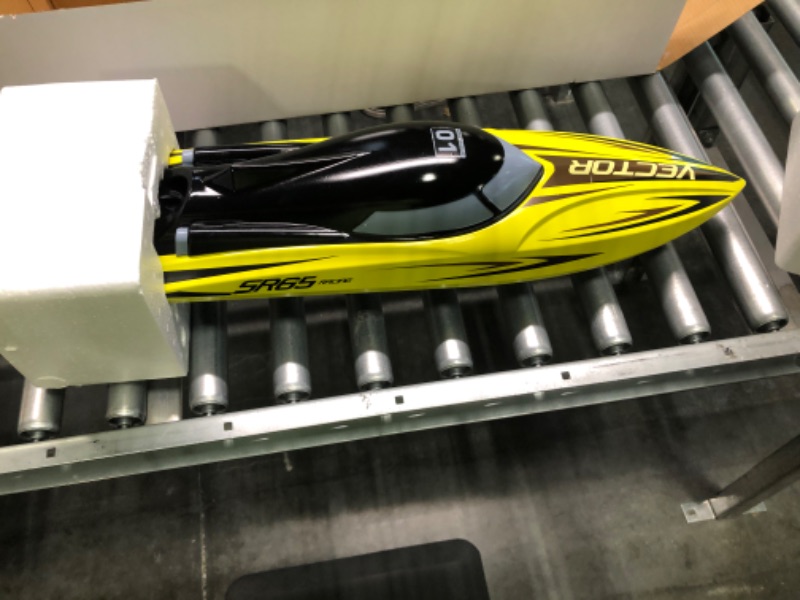 Photo 3 of VOLANTEXRC Brushless Remote Control Boat Vector SR65 37MPH High-Speed Brushless RC Boat RC Boats for Adults Fast RC Boat with Self-righting & Reverse Function for Adults Toy Gifts (792-5 RTR) Yellow 37mph