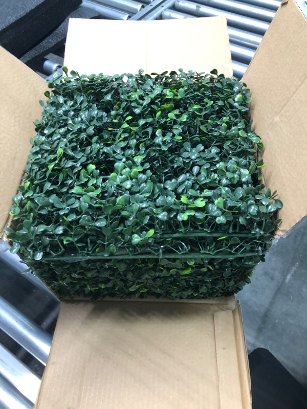 Photo 1 of Bybeton Artificial Grass Backdrop Wall,20"x 20"(16pc) UV-Anti Boxwood Hedge Topiary Wall Panels for Indoor Outdoor Privacy Protected and Garden,Balcony,Privacy Fence Screen décor
