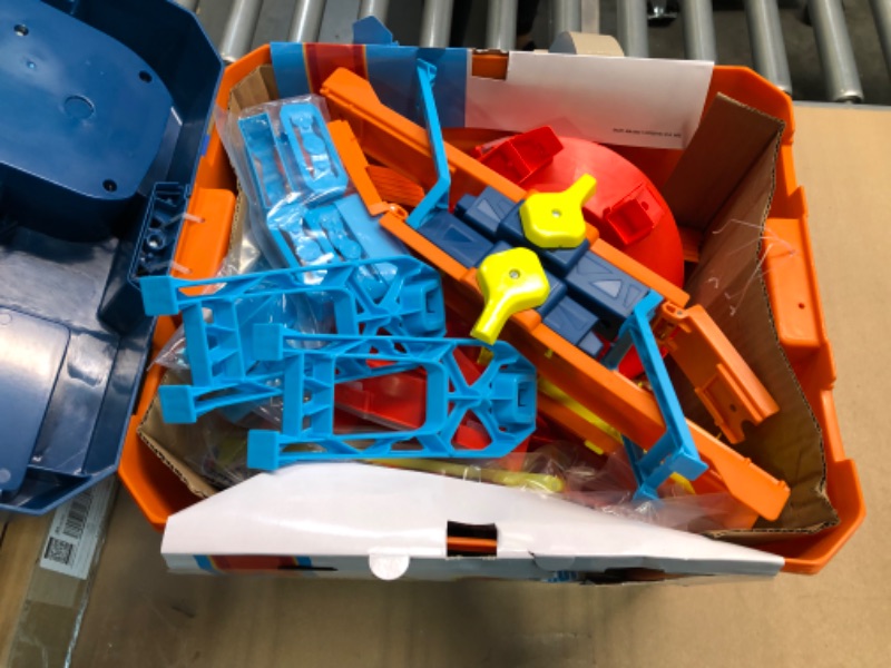 Photo 1 of Hot Wheels GNJ01 Track Builder Unlimited Power Boost Box id Enhanced Play Set