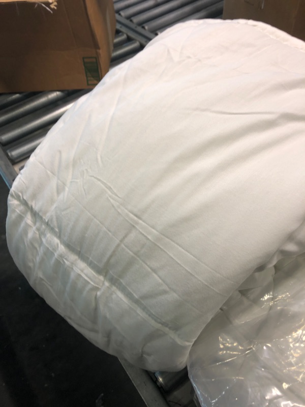 Photo 2 of All Season Ultra-Soft Cloud Breathable Plush Microfiber Comforter Duvet, (104x88, White)
