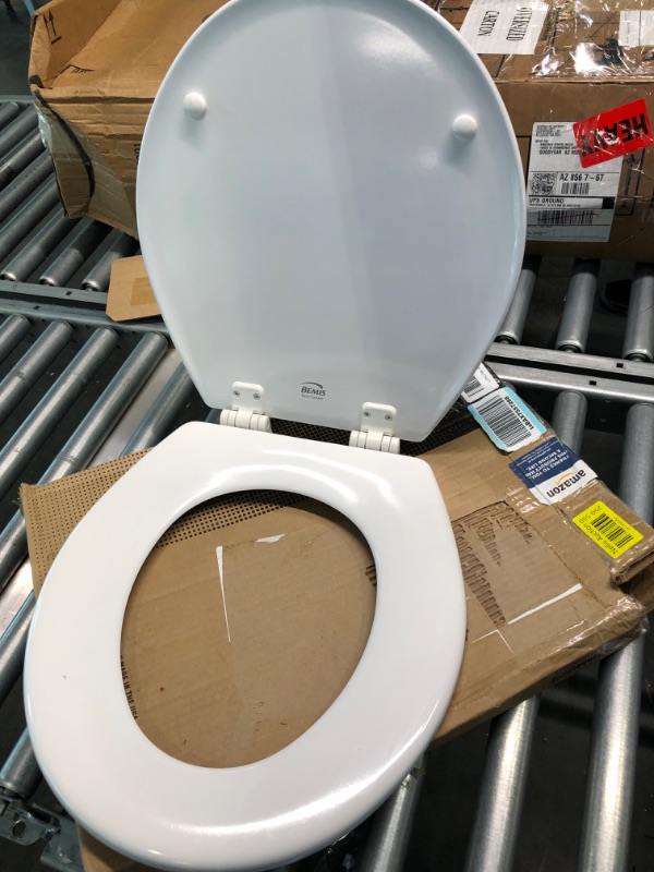 Photo 3 of Bemis 500EC 390 Toilet Seat with Easy Clean & Change Hinges, Round, Durable Enameled Wood, Cotton White Cotton White 1 Pack Round Toilet Seat  ---MISSING A SCREW---