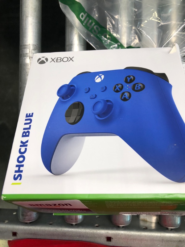 Photo 3 of Xbox Core Wireless Controller – Shock Blue