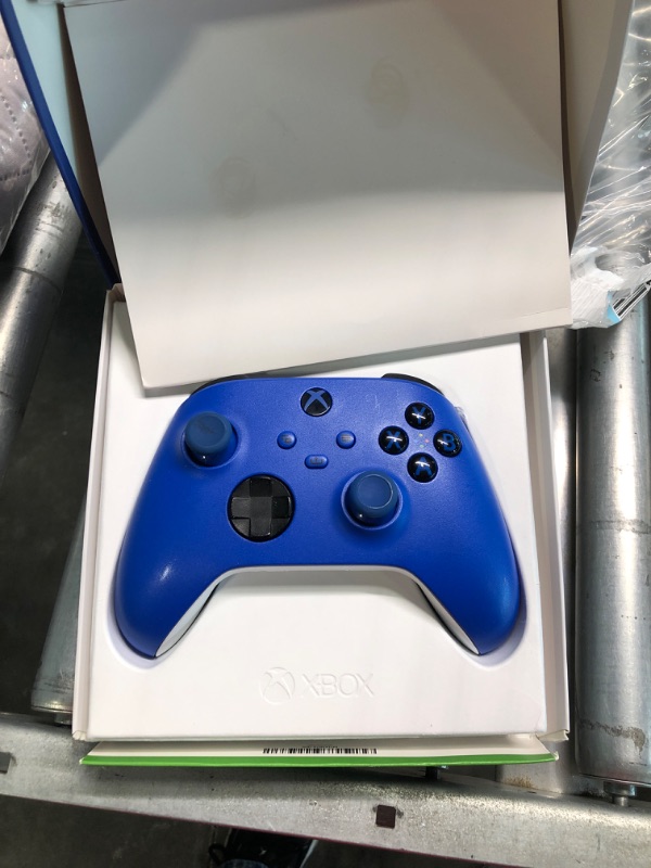 Photo 2 of Xbox Core Wireless Controller – Shock Blue