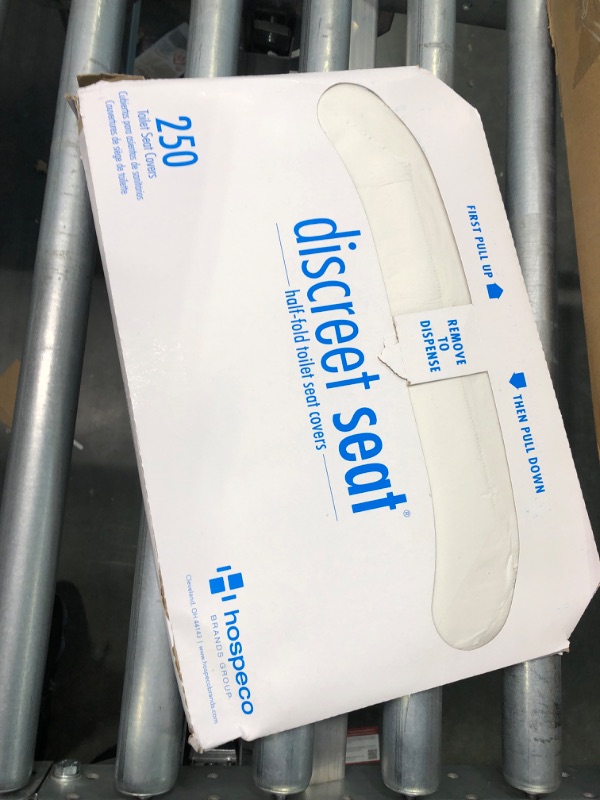 Photo 1 of Hospeco Discreet Seat Half-Fold Toilet Seat Covers (18 Packs of 250) - DS-5000,White
