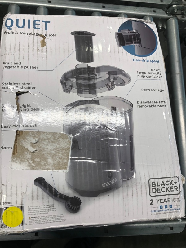 Photo 1 of BLACK+DECKER 400-Watt Fruit and Vegetable Juice Extractor, Black, JE2400BD
