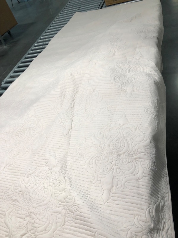 Photo 1 of cream king quilt set 3 piece 