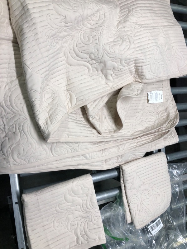 Photo 4 of cream king quilt set 3 piece 