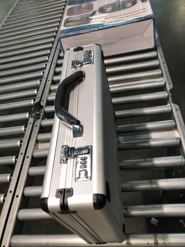 Photo 4 of RoadPro SPC-931R 17.5" x 4" x 13" Silver Aluminum Briefcase,Medium
