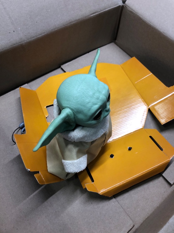 Photo 2 of Hasbro HSBF1119 Star Wars The Child Animatronic Baby Yoda