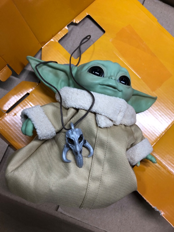 Photo 3 of Hasbro HSBF1119 Star Wars The Child Animatronic Baby Yoda