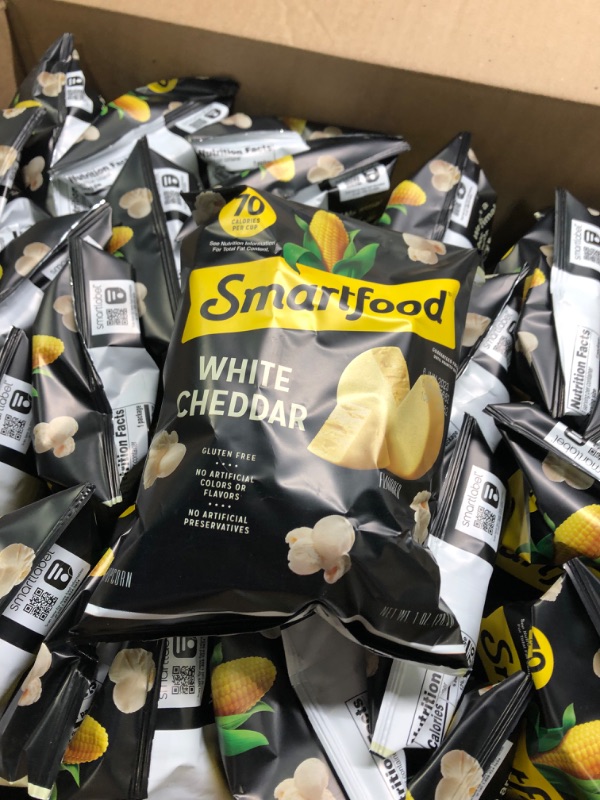 Photo 3 of Smartfood White Cheddar Flavored Popcorn, 1 Ounce (Pack of 64) 64ct White Cheddar, Best before 6 jun 2023