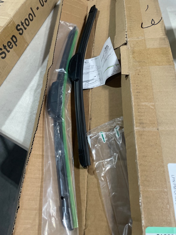 Photo 1 of EMITHSUN OEM QUALITY 18" + 18" Premium All-Seasons Durable Stable And Quiet Windshield Wiper Blades(Set of 2) 18"+18" (Pair For Front Windshield)