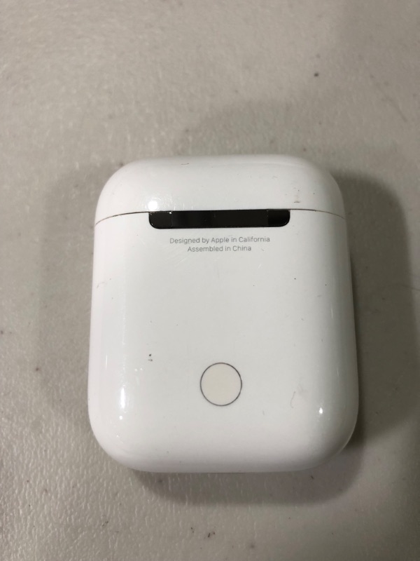 Photo 2 of Apple Airpods First Generation 