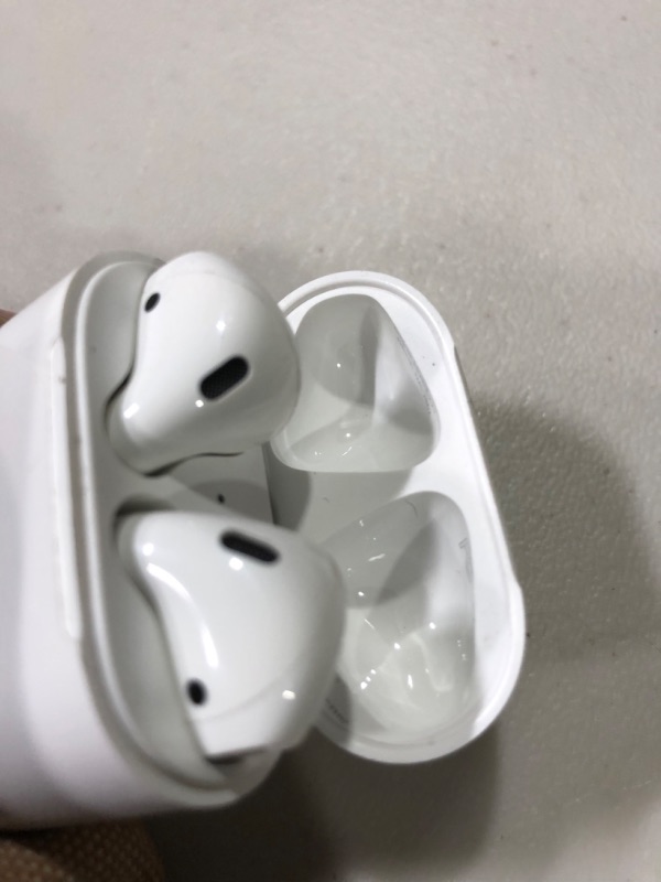 Photo 3 of Apple Airpods First Generation 