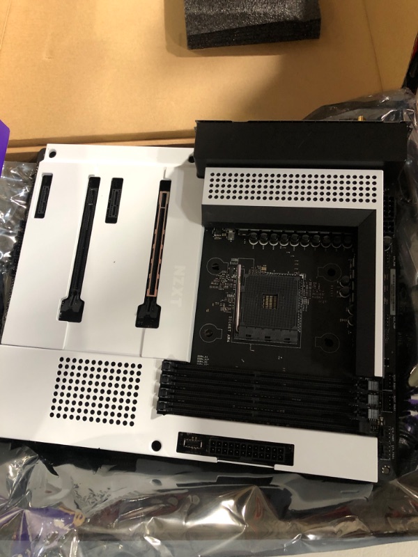 Photo 2 of NZXT N7 B550 - 