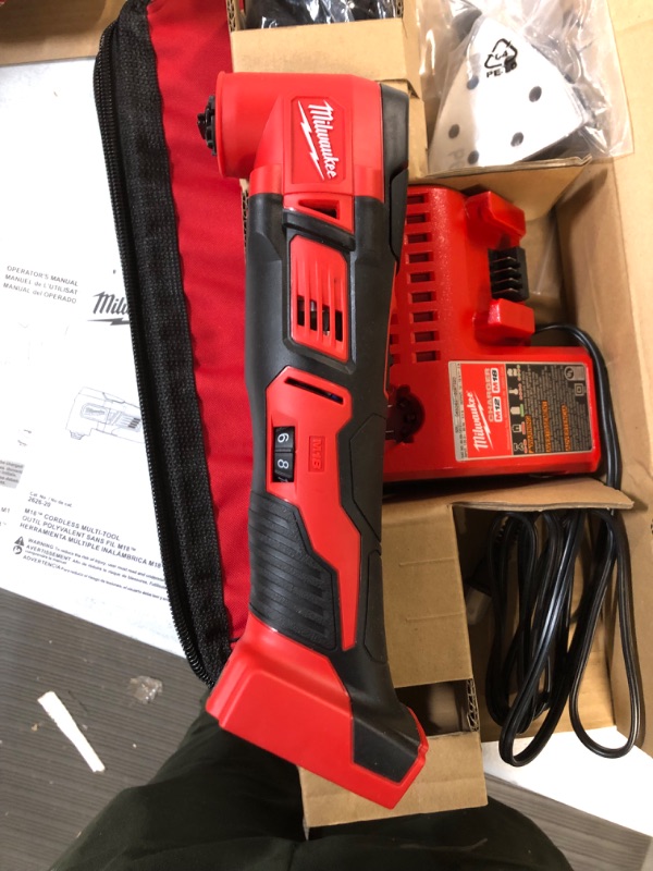 Photo 6 of *BATTERY INOPERABLE** Milwaukee 2626-21CP M18 18-Volt Lithium-Ion Cordless Oscillating Multi-Tool Kit