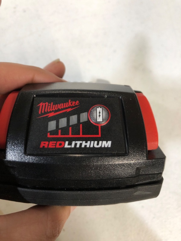 Photo 7 of *BATTERY INOPERABLE** Milwaukee 2626-21CP M18 18-Volt Lithium-Ion Cordless Oscillating Multi-Tool Kit