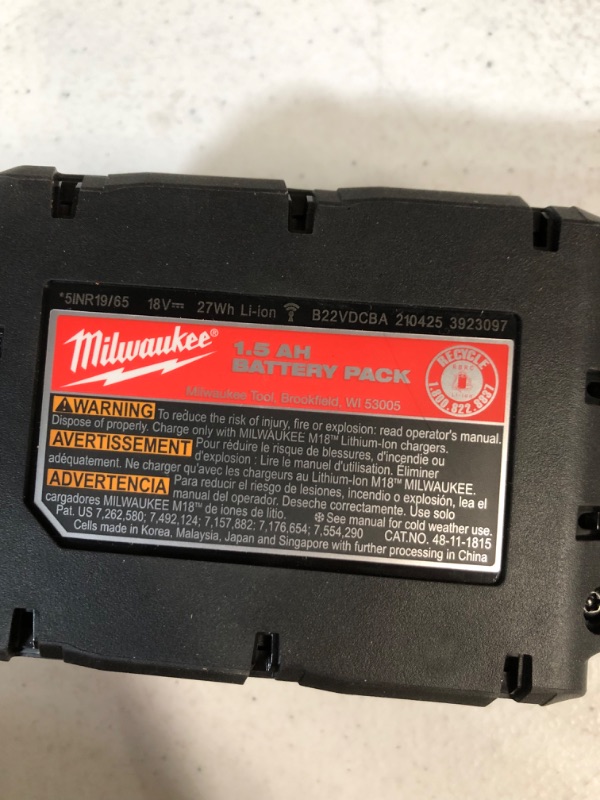 Photo 9 of *BATTERY INOPERABLE** Milwaukee 2626-21CP M18 18-Volt Lithium-Ion Cordless Oscillating Multi-Tool Kit