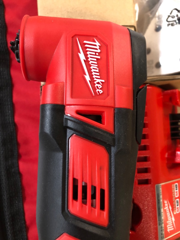 Photo 11 of *BATTERY INOPERABLE** Milwaukee 2626-21CP M18 18-Volt Lithium-Ion Cordless Oscillating Multi-Tool Kit
