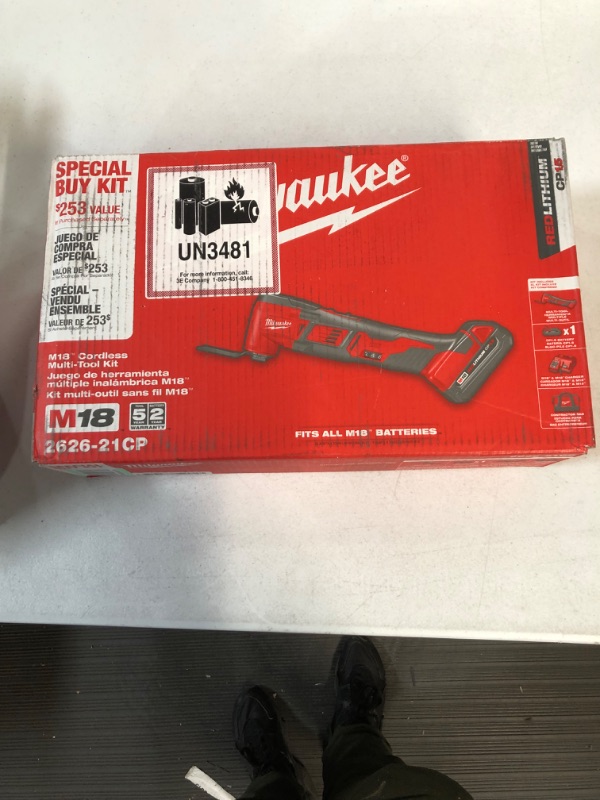 Photo 4 of *BATTERY INOPERABLE** Milwaukee 2626-21CP M18 18-Volt Lithium-Ion Cordless Oscillating Multi-Tool Kit