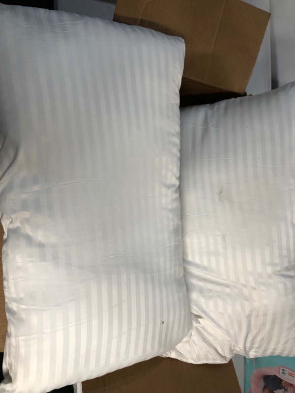 Photo 3 of *USED-DIRTY* EIUE Hotel Collection Pillows 2 Pack Standard Size, Super Soft Down Alternative Microfiber Filled, 20 x 26 Inches