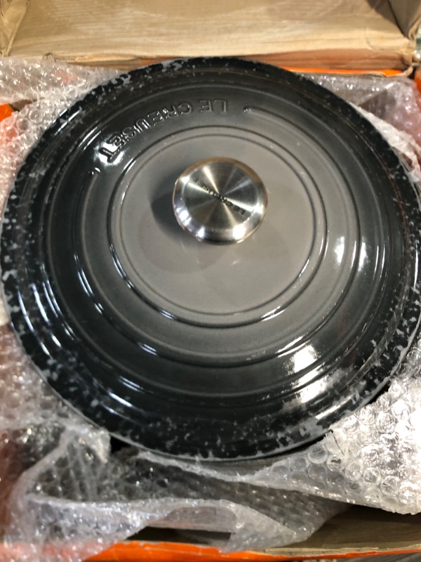 Photo 1 of **VERY SMALL CHIP INSIDE OF POT* NOTHING BAD** Le Creuset Enameled Cast Iron Signature Round Dutch Oven, 5.5 qt., Oyster Oyster 5.5 Qt Oven