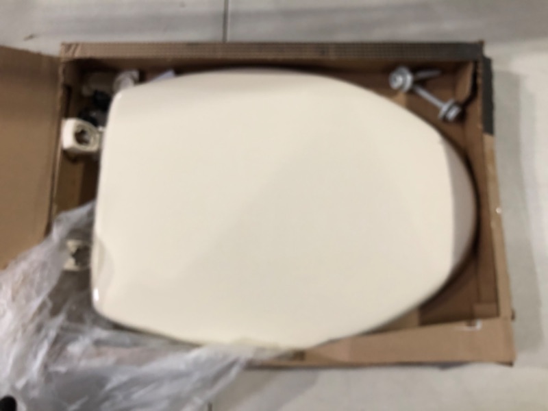 Photo 2 of BEMIS 7300SLEC 006 Toilet Seat will Slow Close and Removes Easy