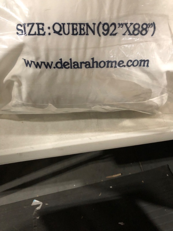 Photo 4 of **USED**Delara Organic Cotton Queen Duvet Insert – White Cotton Comforter – Wool-Filled, with 8 Tabs  (88"X92")