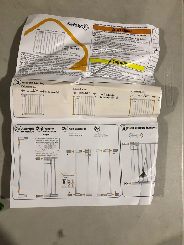 Photo 4 of *NEW** Safety 1st Easy Install 28" Walk Thru Gate, Fits Between 29" and 38" 38x28 Inch (Pack of 1) Original Size White