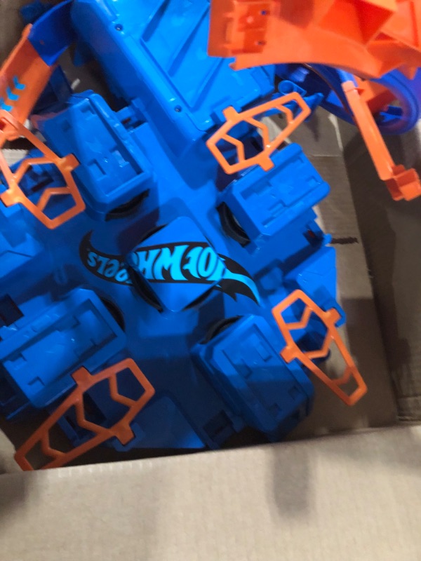 Photo 1 of Hot Wheels Criss Cross Crash Track Set