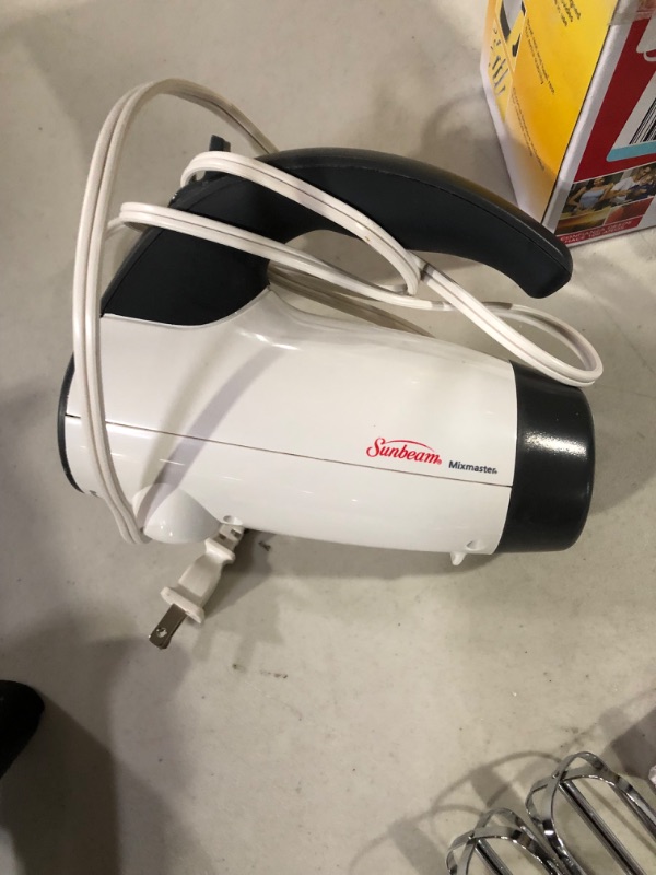 Photo 3 of *NEW* SUNBEAM 200W HANDMIXER