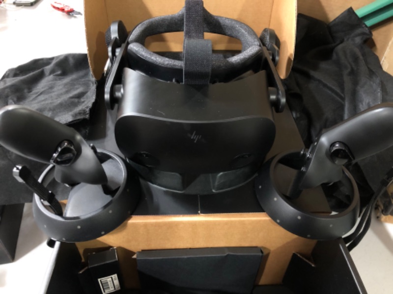 Photo 4 of **SEE NOTES** 2022 HP Reverb G2 Virtual Reality Headset V2 Version Pack 