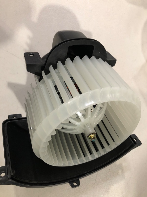 Photo 1 of AC Heater Blower Motor Fan White with Cage - Compatible with Volkswagen & Audi Vehicles - Touareg 2004, 2005, 2006, 2007, 2008, 2009, 2010, Q7 07-15 - Replaces 7L0 820 021 Q, 700262, 7L0-820-021-Q