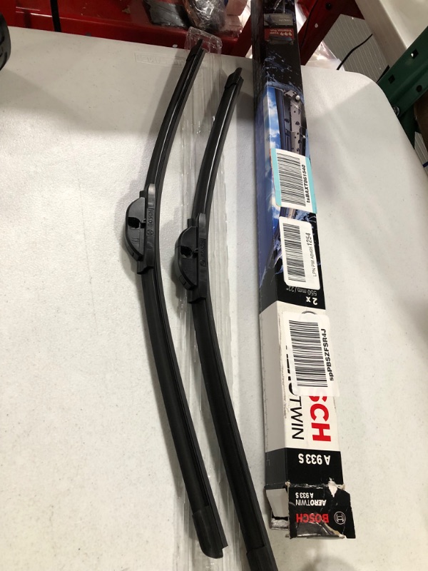 Photo 2 of Bosch Automotive Aerotwin 3397118933 Original Equipment Replacement Wiper Blade - 22"/22" (Set of 2)