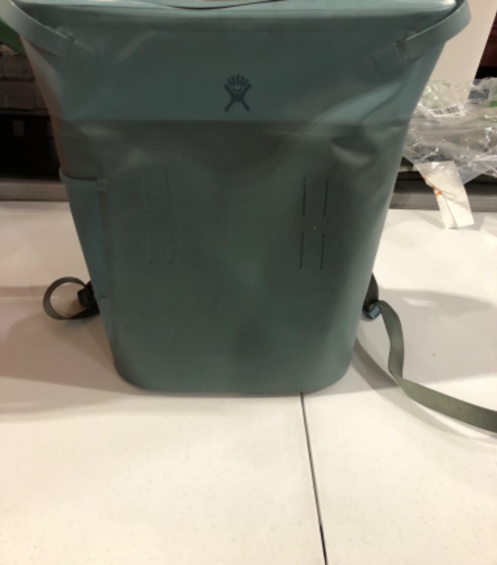 Photo 3 of Hydro Flask Day Escape Soft Cooler 