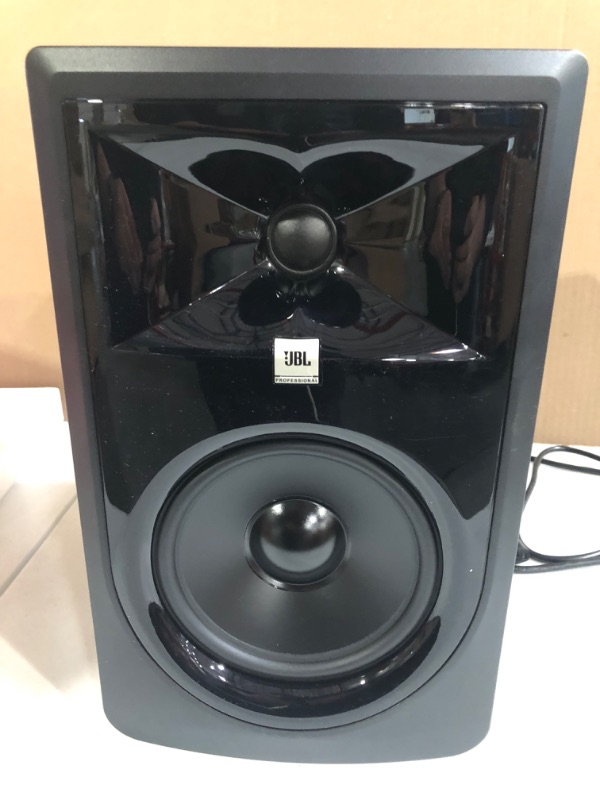 Photo 1 of JBL Professional 306P MkII Next-Generation 6-Inch 2-Way Powered Studio Monitor 6-Inch Speaker Single