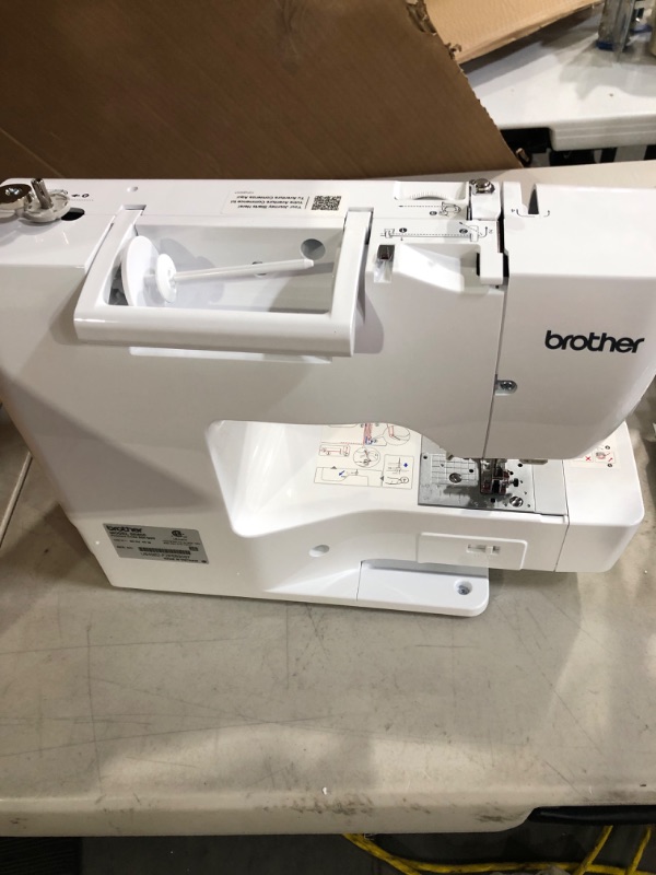 Photo 1 of ** SEE NOTES** USED: Brother SE600 Sewing and Embroidery Machine w/ Sewing Clips       
