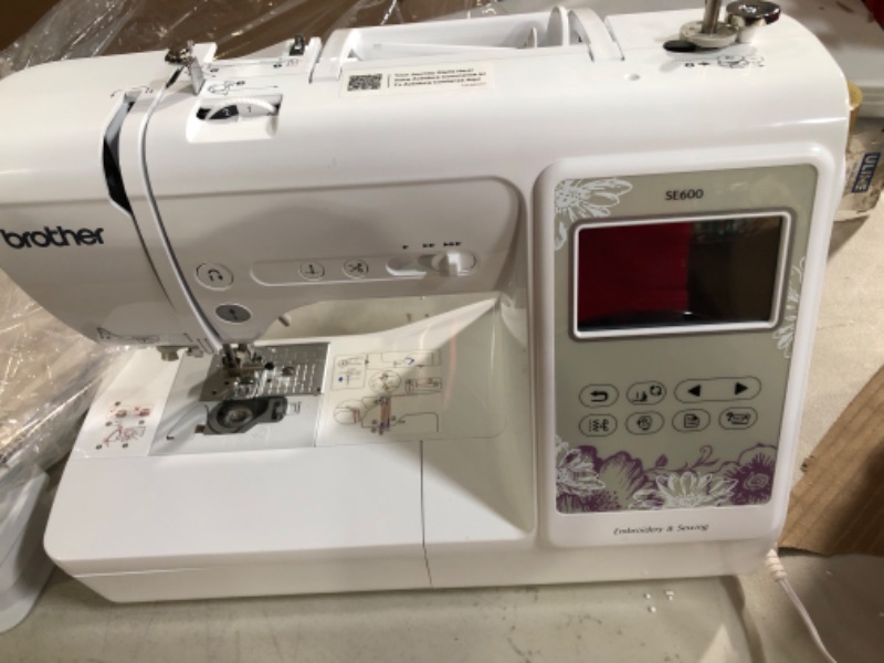 Photo 5 of ** SEE NOTES** USED: Brother SE600 Sewing and Embroidery Machine w/ Sewing Clips       
