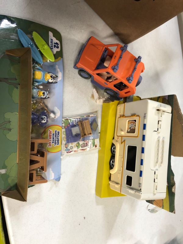 Photo 1 of **SEE NOTES**
Bluey Ultimate Caravan Adventures - Caravan Playset and Three 2.5-3" Figures & 4WD Family Vehicle with 2 Surfboards