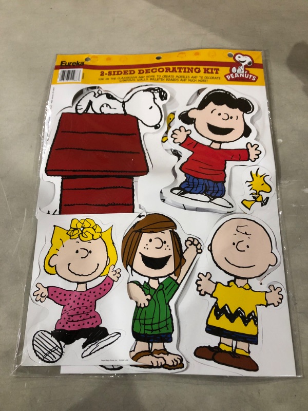 Photo 2 of Eureka Peanuts Classic Characters Deco Kit