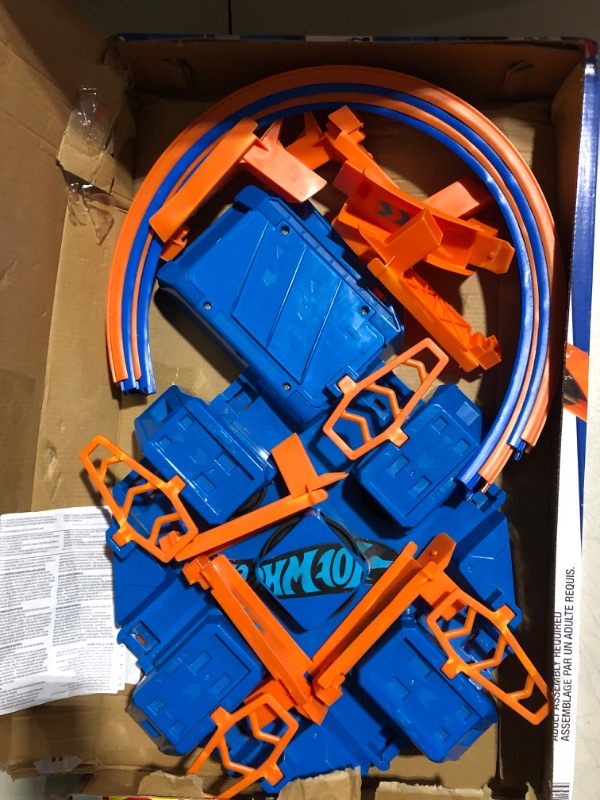 Photo 2 of Hot Wheels Track Set with 1:64 Scale Toy Car, 4 Intersections for Crashing, Powered by a Motorized Booster, Criss-Cross Crash Track????