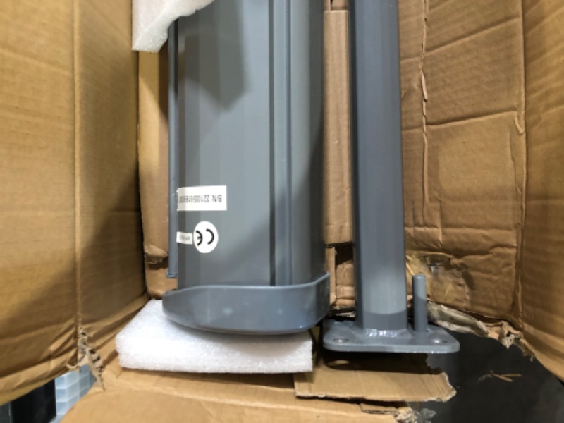 Photo 1 of VEVOR Retractable Side Awning Retractable Patio Screen 