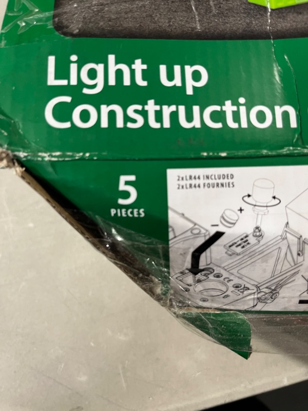 Photo 2 of Brio 33835 Construction Crane with Lights