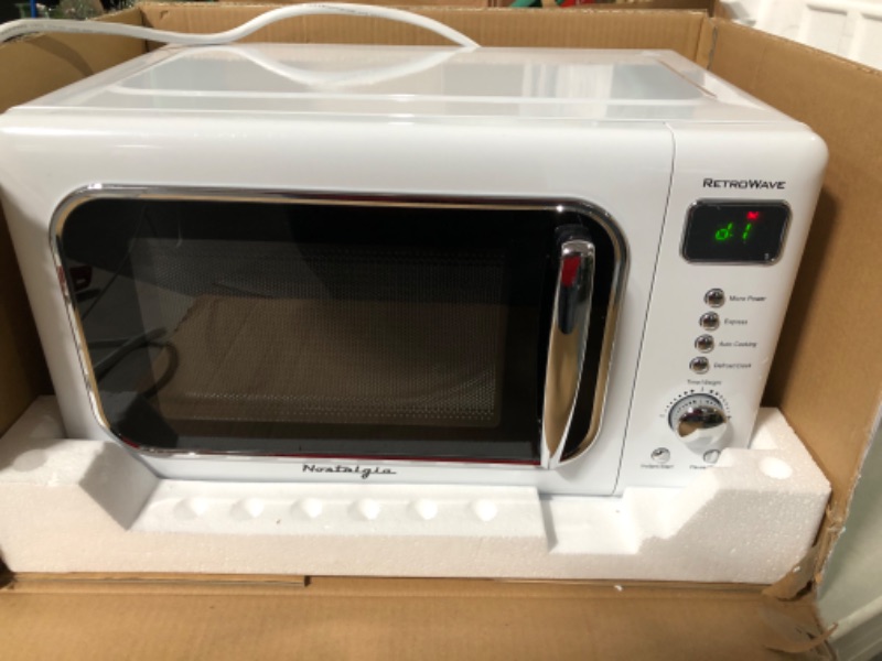 Photo 3 of **SEE NOTES**
Nostalgia Retro Compact Countertop Microwave Oven 0.7 Cu. Ft. 700-Watts with LED Digital Display,, White