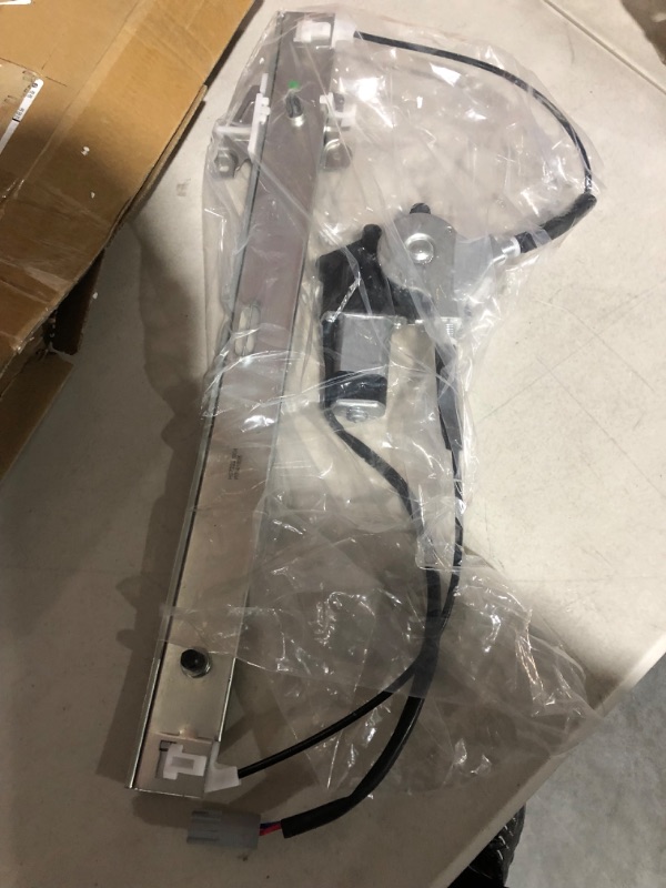 Photo 1 of Front Passenger Side Power Window Regulator and Motor assembly for Ford Escape 2001-2007 Mercury Mariner 2005-2007