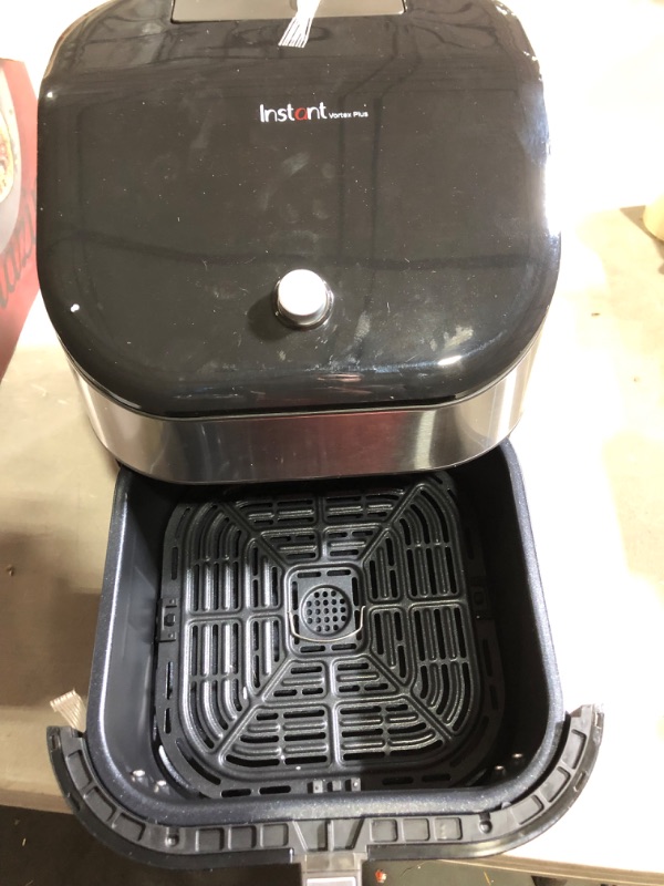 Photo 2 of ***SEE NOTES*** Instant Vortex Plus 6-Quart Air Fryer Oven